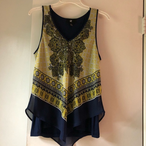 Iz Byer Tops - NWOT pretty Top  blue and yellow design
